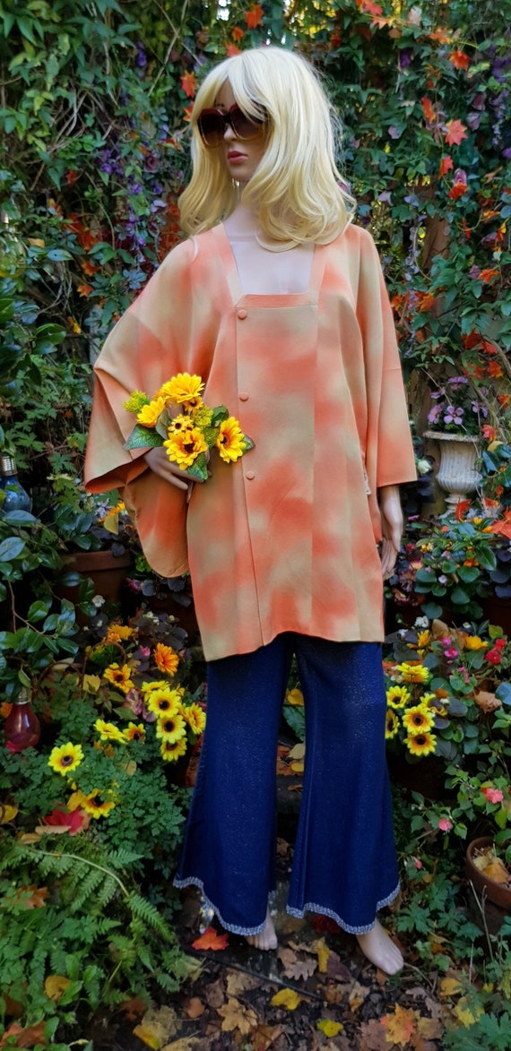 Vintage Kimono: Funky Vintage Apricot and Pale Gr… - image 1