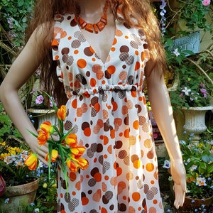 UK 6/8 US 2/4 Gorgeous Vintage 1970s Handmade White, Orange and Brown Spot / Circle / Polka Dot Print Halter Maxi Dress with Ruffles image 6