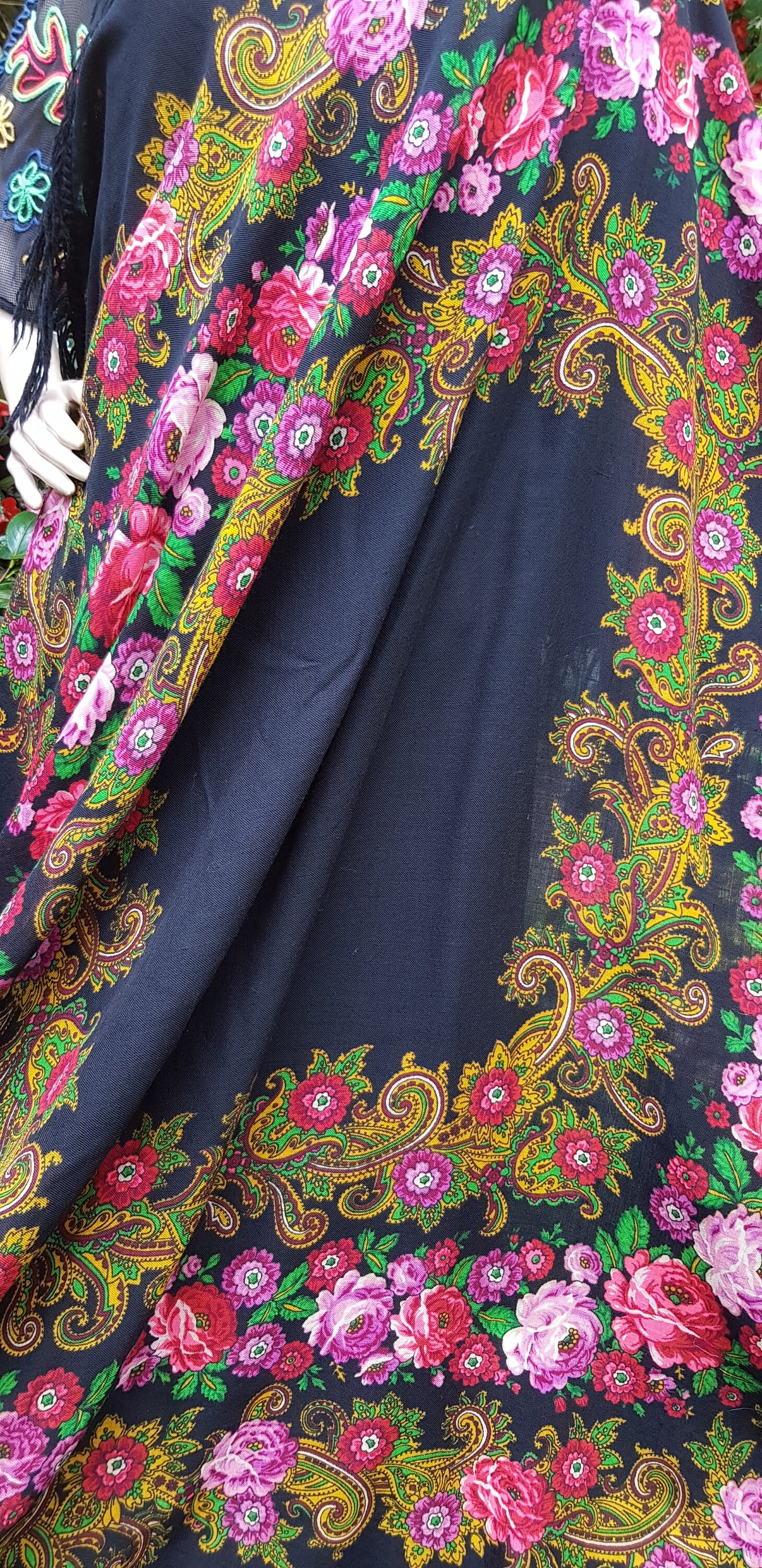 Châle Vintage à Franges Avec Décor Fleurs - Polyester, Multicolore, Très Bon état Peu Porté