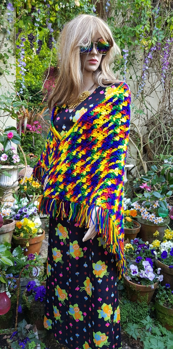 Vintage Shawl: Striking Vintage Handmade Rainbow … - image 5