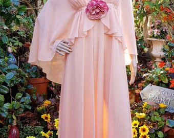 UK 6/8 (US 2/4) Gorgeous Vintage 1970s Peach Floaty Cape