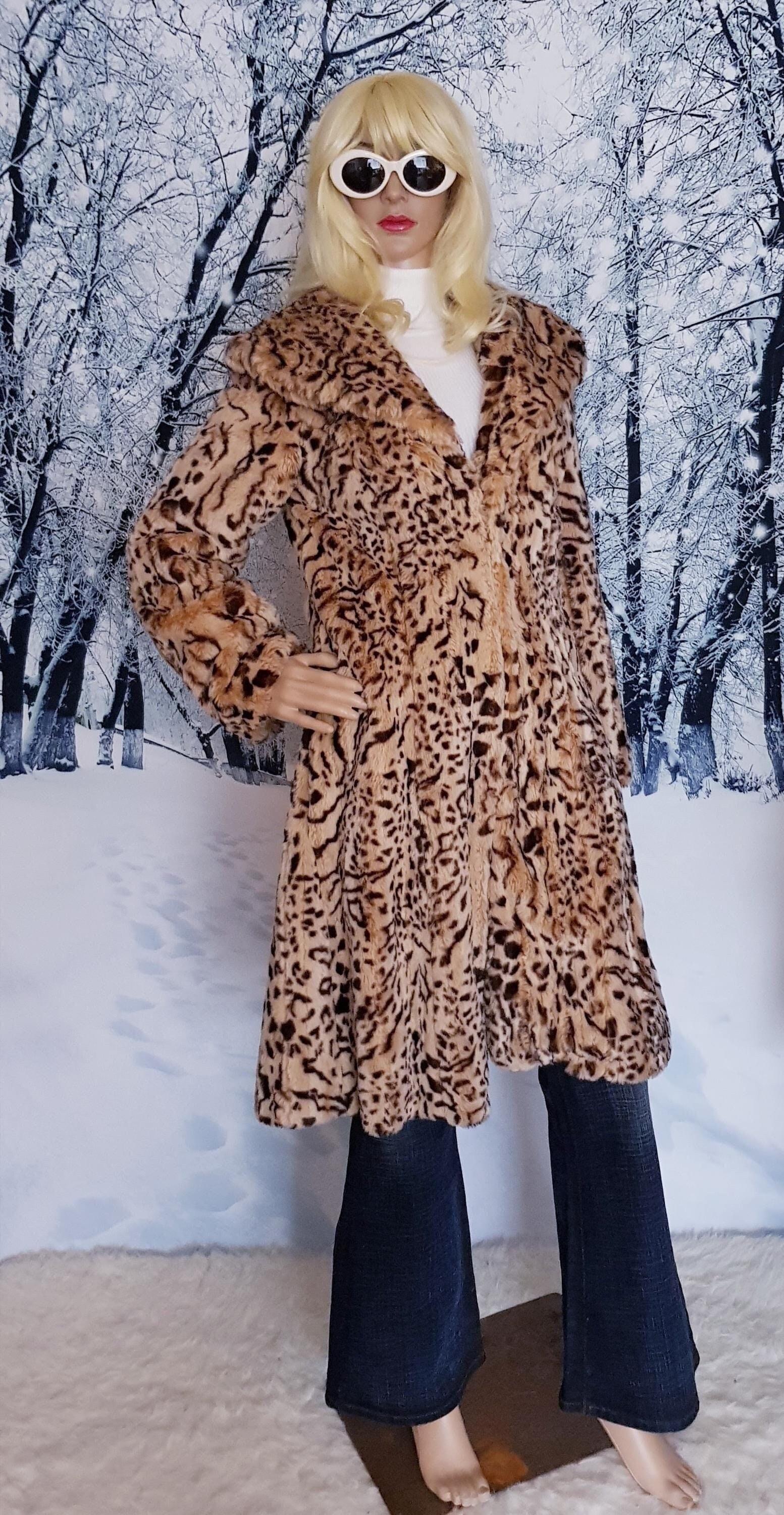 Vintage Coat: Gorgeous Vintage 1970s Style (1990s) Light Brown and