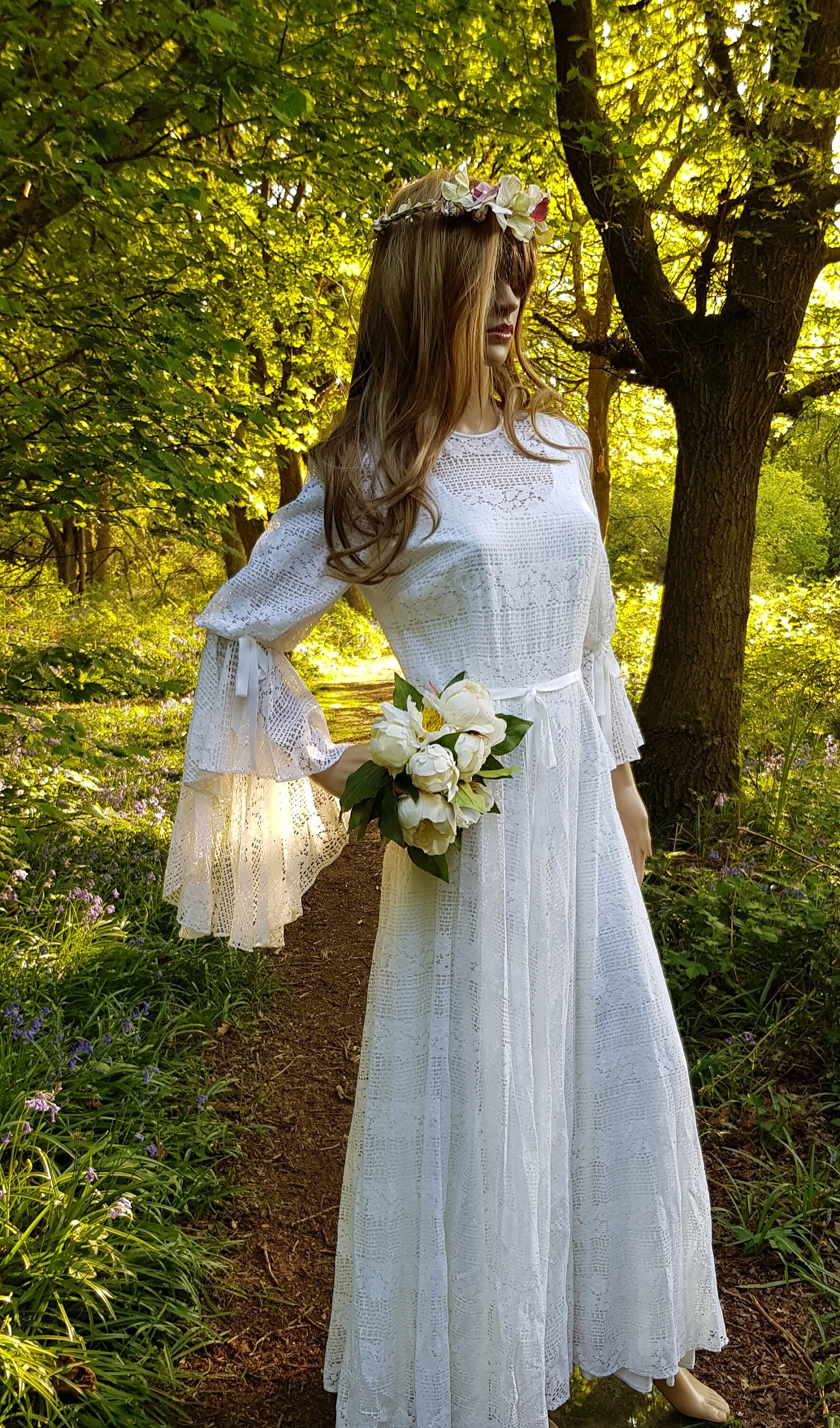 Gorgeous Vintage 1970s Romantic White Broderie Anglaise Lace
