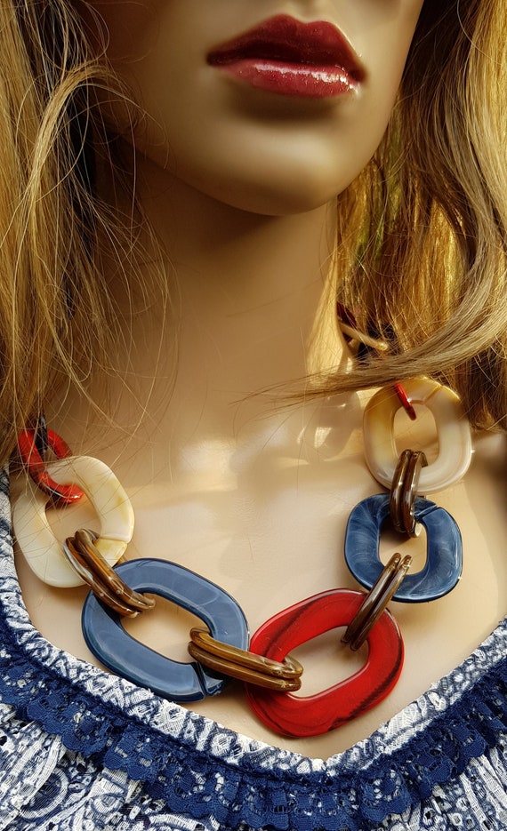 Vintage Necklace: Funky Vintage Multicoloured Resi
