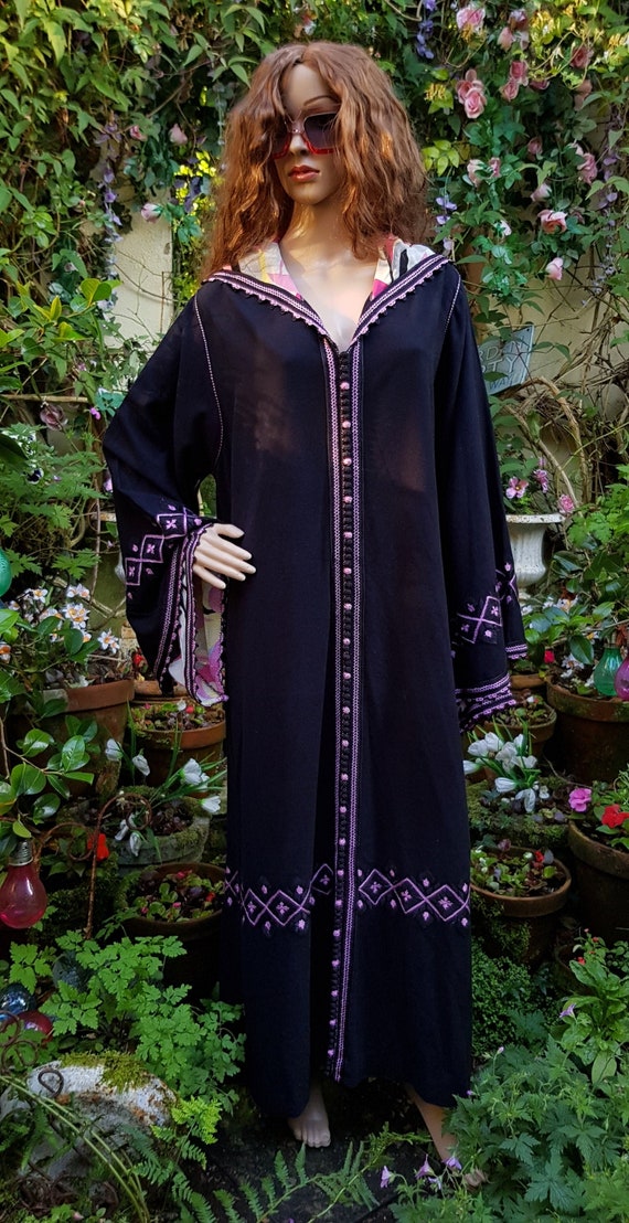 Fab Plus Size Vintage 1970s Hand Made Black & Pin… - image 1