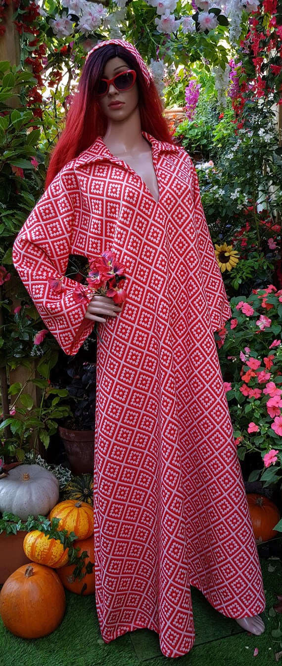 Plus Size Stunning Vintage 1970s Red & White Long… - image 5