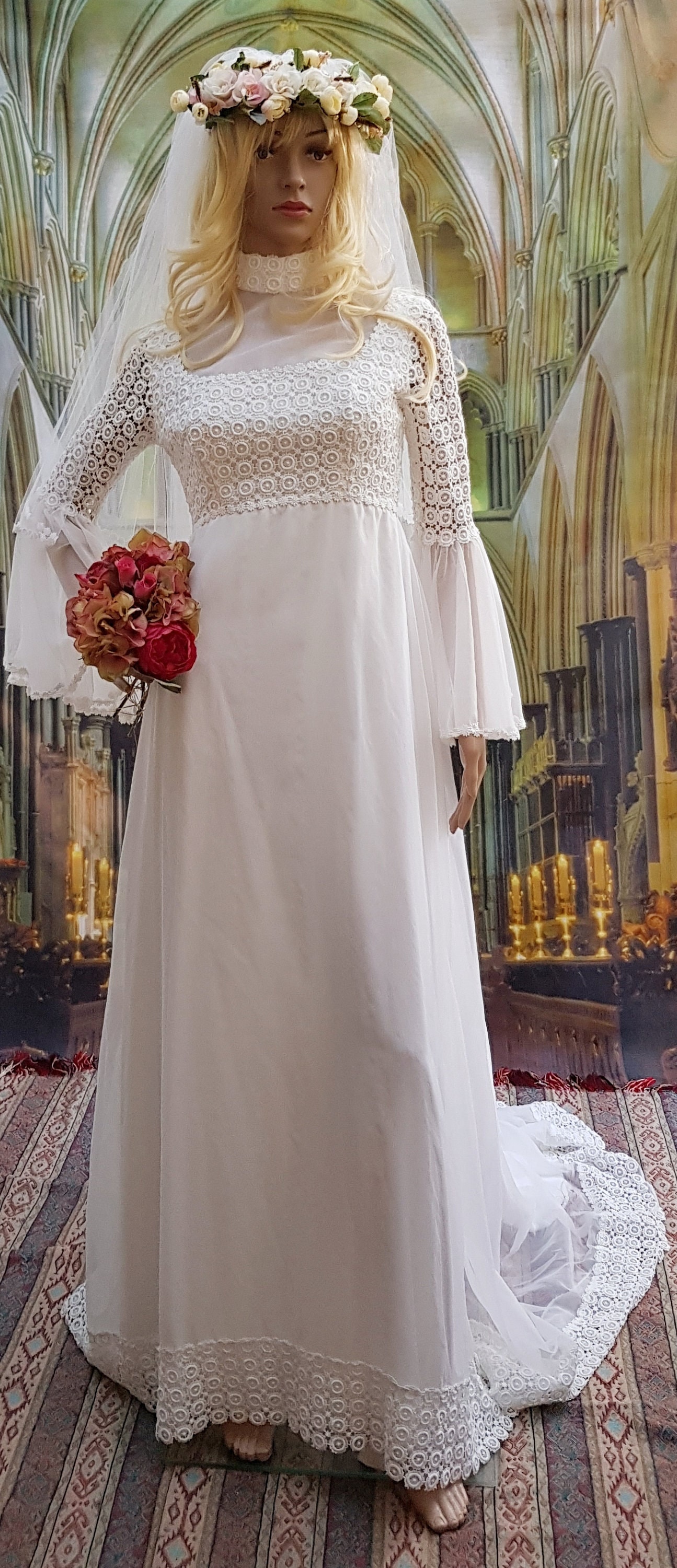 UK 6/8 (US 2/4) in RESTORATION Gorgeous Vintage 1970s White UK 6/8 (US 2/4) in RESTORATION Gorgeous Vintage 1970s White