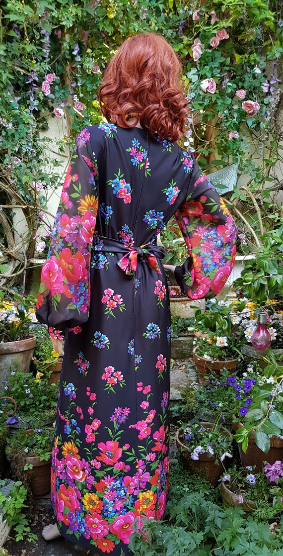 UK 8 10 US 4 6 Stunning Vintage 1970 s Vibrant Black and