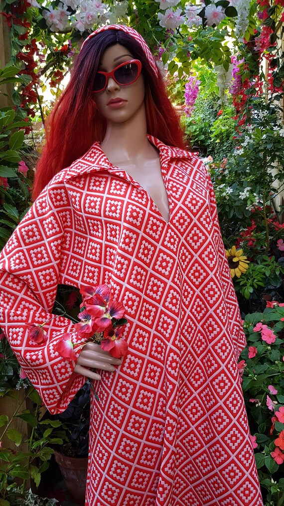 Plus Size Stunning Vintage 1970s Red & White Long… - image 6