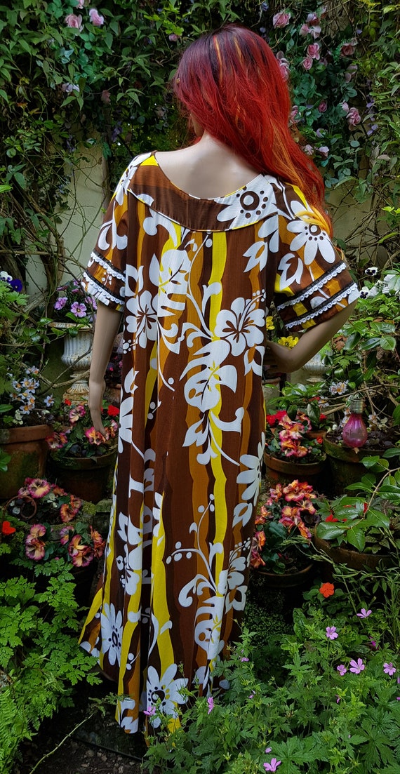 JaJa Fashions　ヴィンテージ　ハワイアンドレス　Hawaii製 JaJa Fashions MADE IN HAWAII color: オレンジ、イエロー、レッド 柄