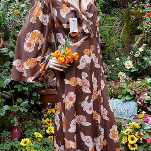 UK 10 US 6 Funky Vintage 1970s Brown & Orange Floral Print Long Maxi Angel Sleeve Robe/House Coat/Over-Dress Un-Worn with Tag image 8