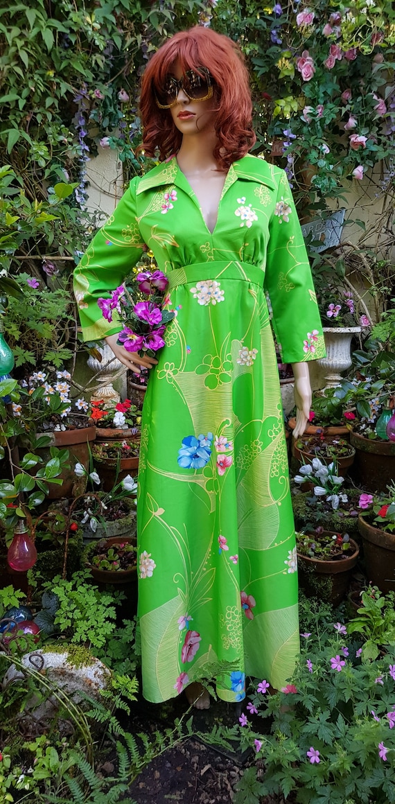 Stunning Vintage 1970s Bright Green and Floral Col