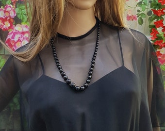 Vintage Necklace: Lovely Vintage 1970s Black Glass Graduated Bead Necklace