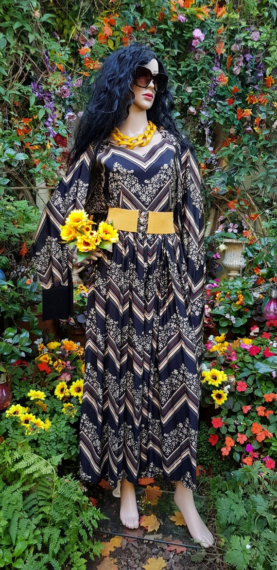 Fabulous Vintage 1970s Black Brown and Cream Flora