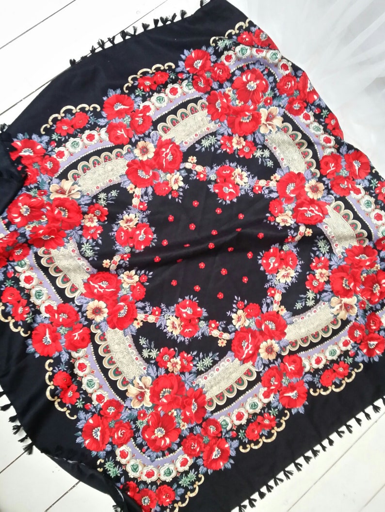 Vintage Shawl: Fantastic Vintage 1970s Red White and Black Floral Shawl image 4