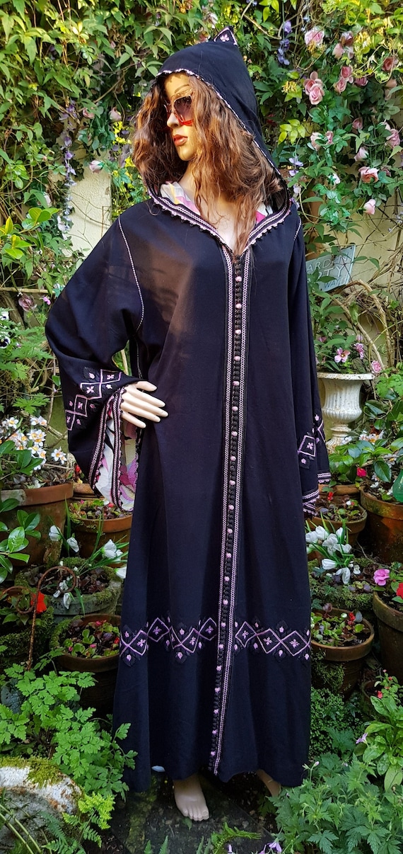Fab Plus Size Vintage 1970s Hand Made Black & Pin… - image 2