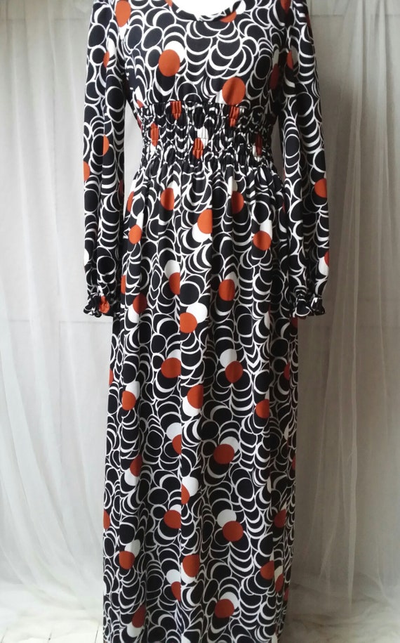Stunning Vintage 1970s Black White and Russett Red