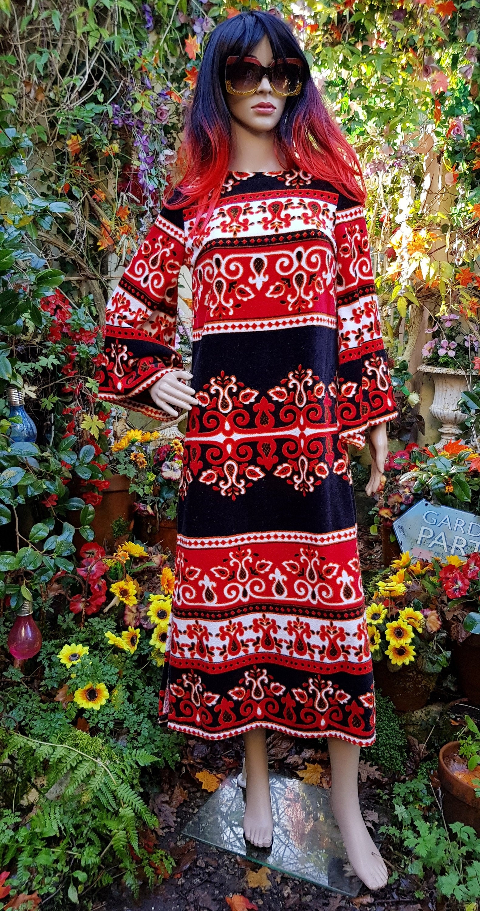 Funky Vintage 1970s Black and Red 