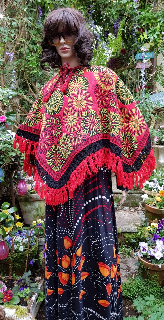 Vintage Poncho: Stunning Vintage 1960s Red, Lime … - image 10