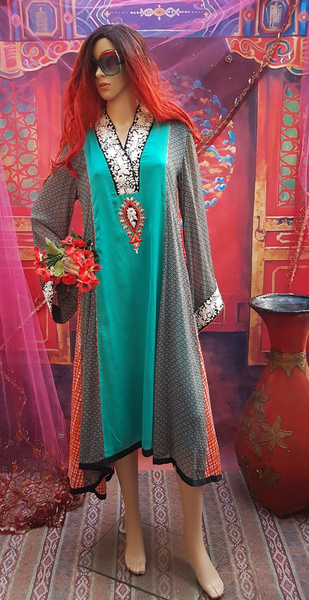 Vintage Kaftan: Lovely Vintage Embroidered Bohemian 1970's/80's