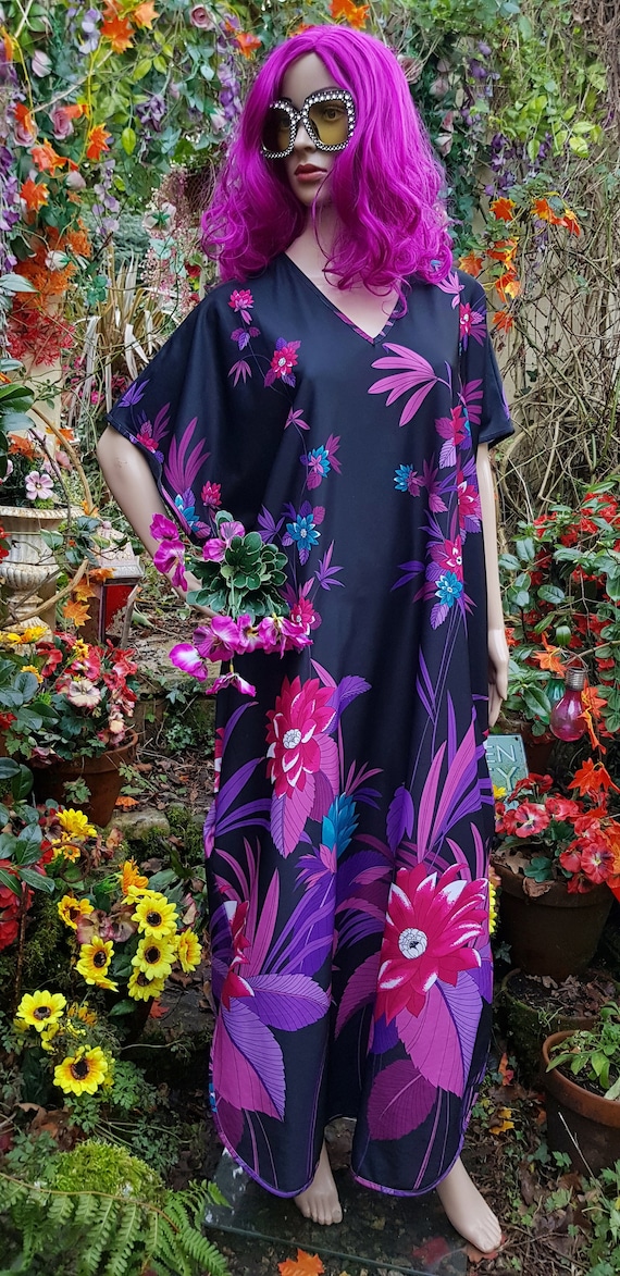Funky Vintage 1970s/1980s Black Purple and Pink Fl