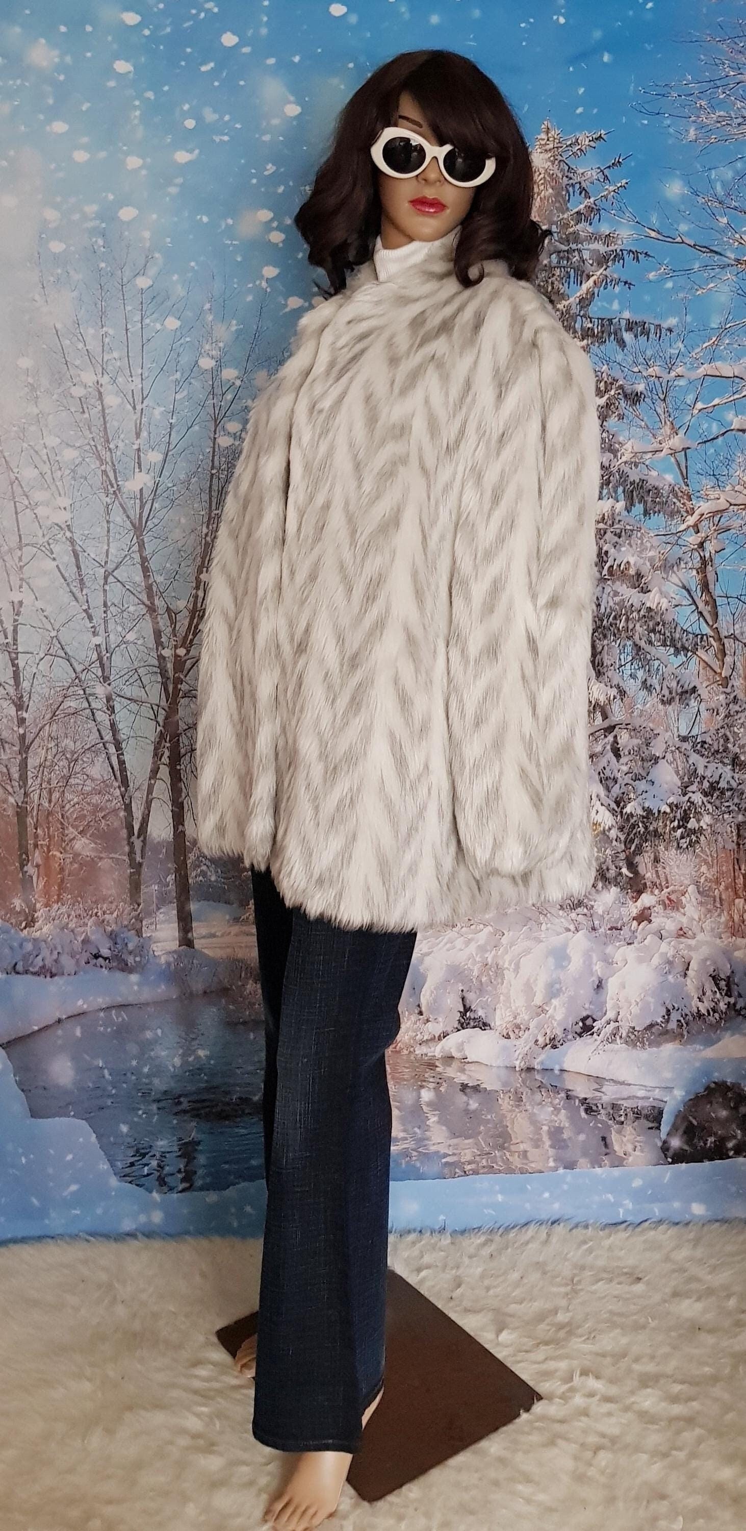 Vintage Coat: Fabulous Vintage 1970s / 1980s Grey and White Animal