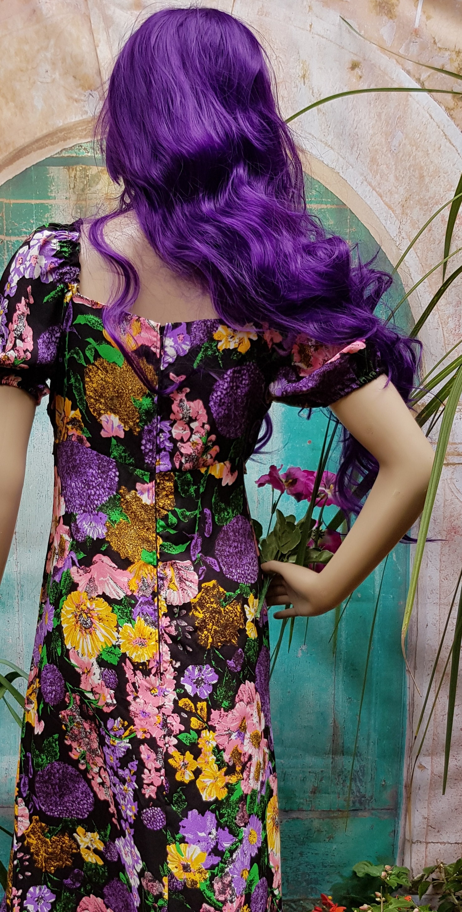 UK 8/10 (US 4/6) Pretty Vintage 1970s Black, Purple, Yellow