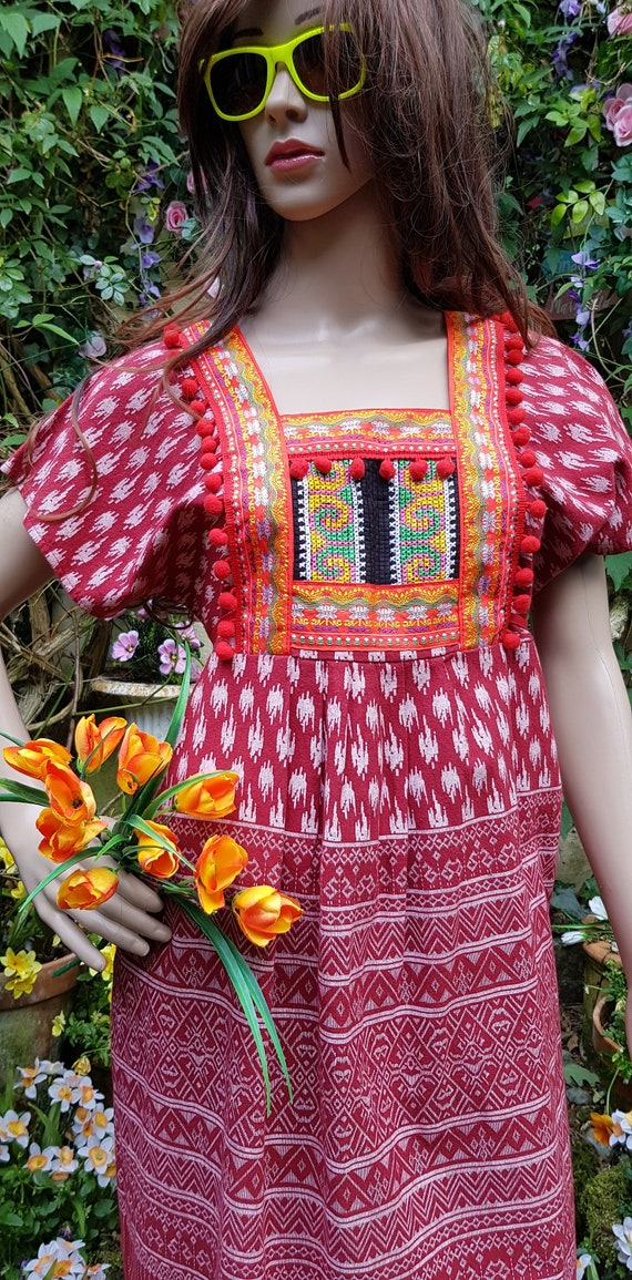 UK 8 (US 4) Gorgeous Vintage 1970s Style Red Ethnic Tribal Embroidered Tunic Top / Mini Dress