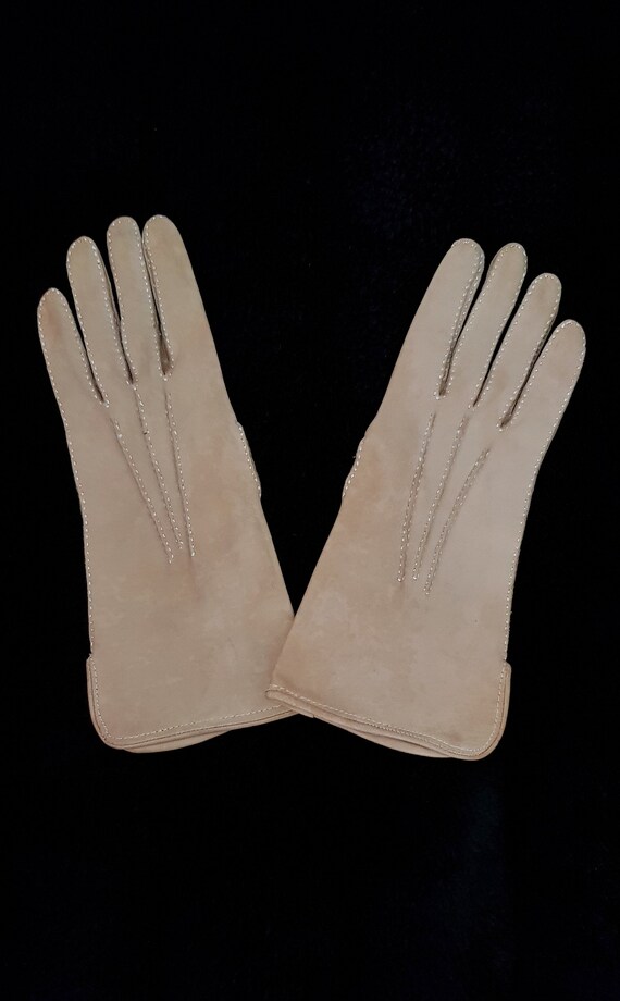 Vintage Gloves: Lovely Vintage 1960s / 1970s Ligh… - image 7