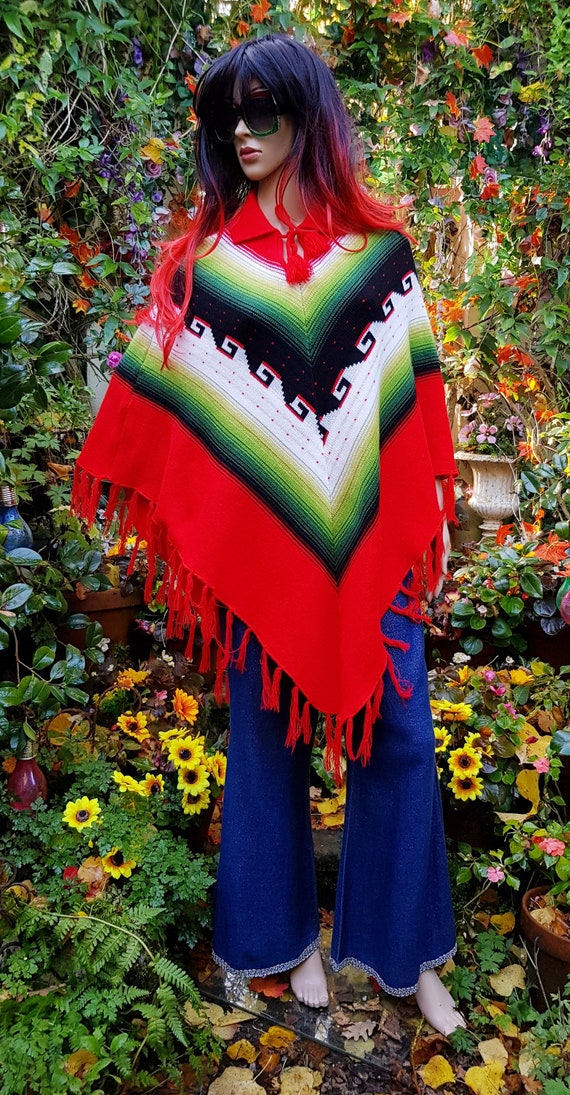 Vintage Poncho: Gorgeous Vintage 1970s Red, White and Green