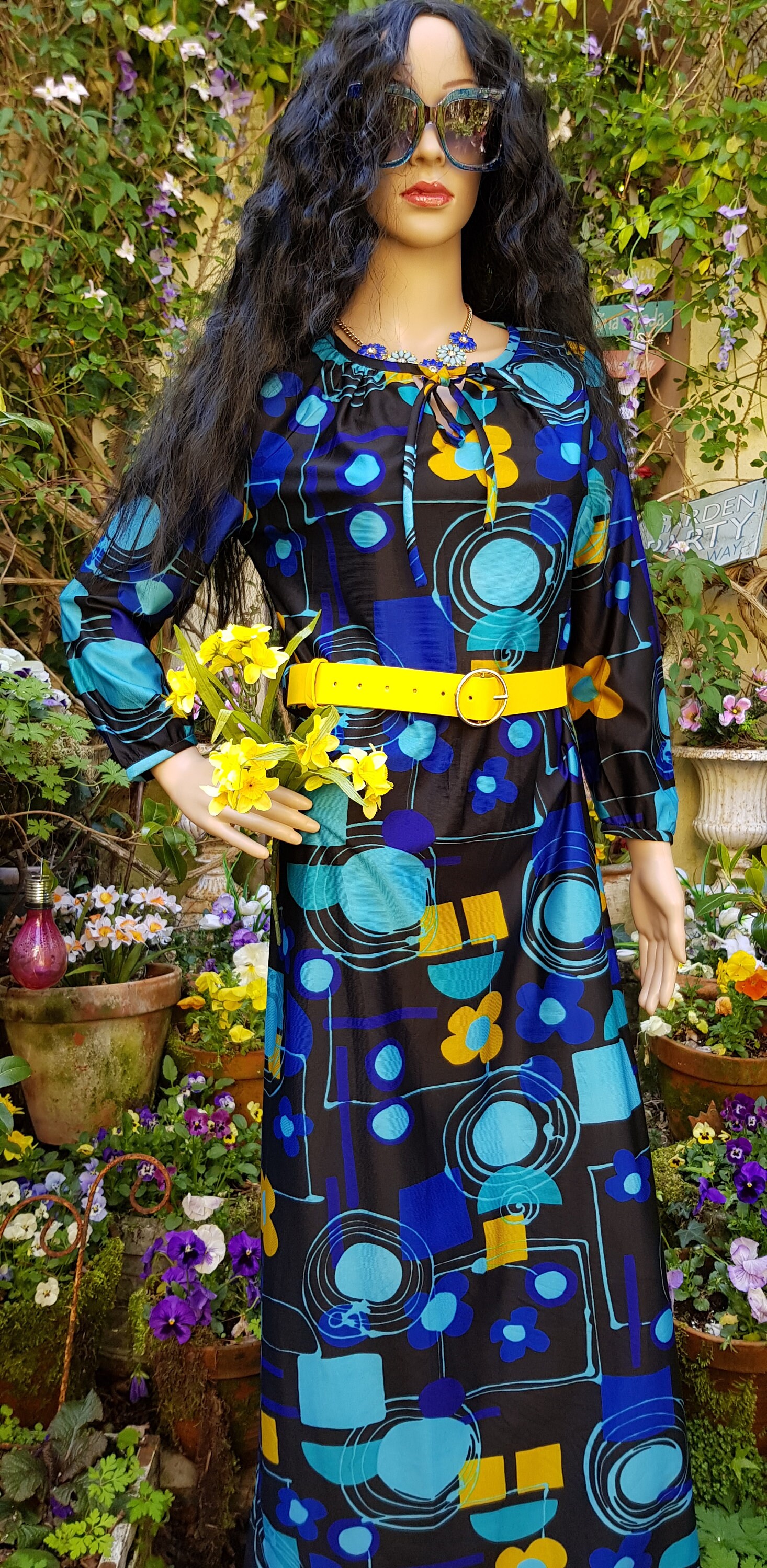 UK 12 (US 8) エピック ヴィンテージ 1970 年代 ブルーとイエローの花