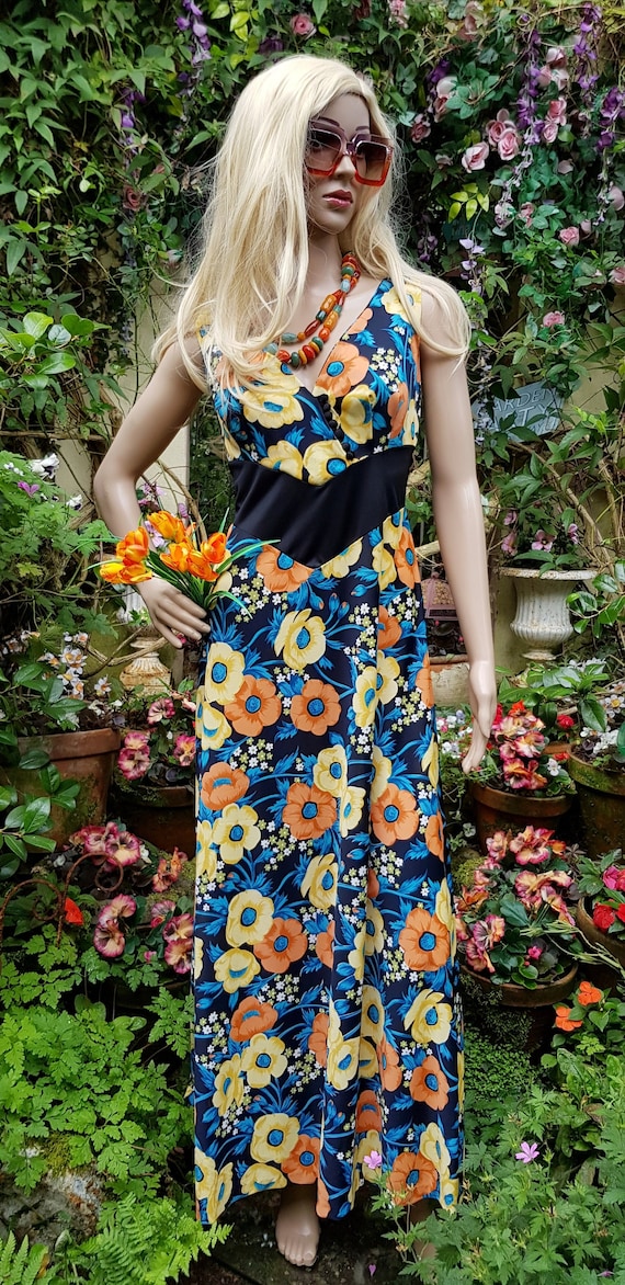 Bold Floral Print Navy Blue Sleeveless Maxi Dress Bold Floral Print Navy Blue Sleeveless Maxi Dress