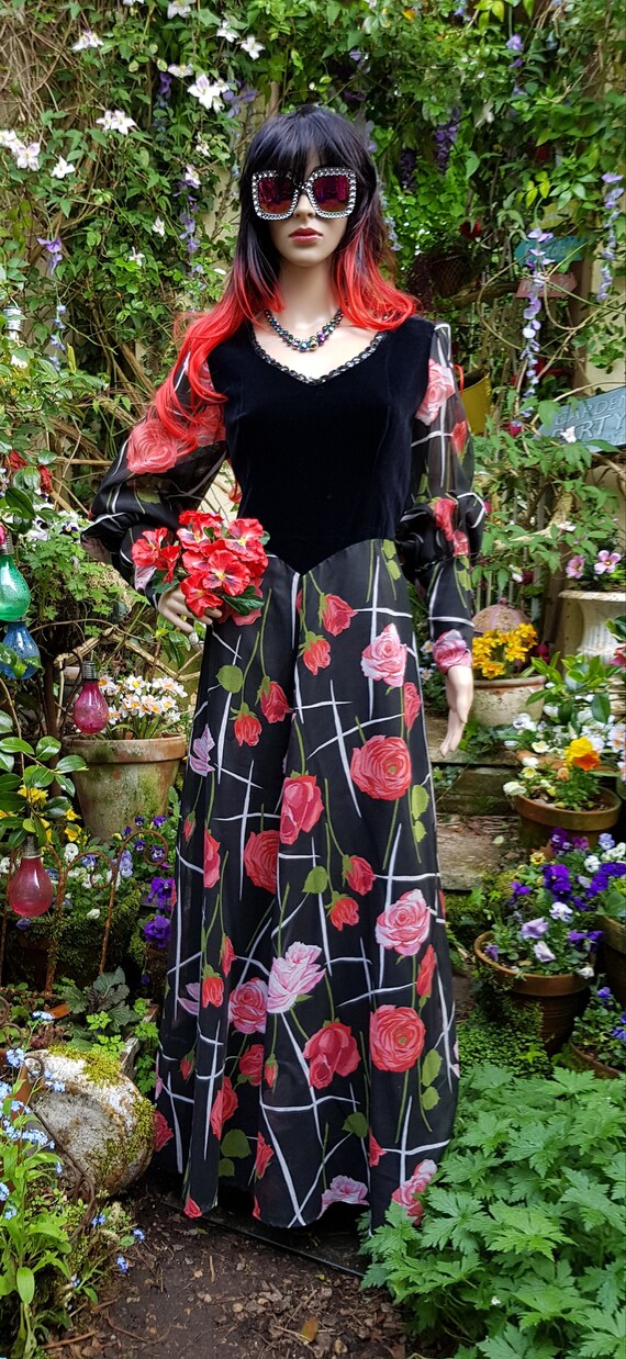 Gorgeous Vintage 1970s Unworn Velvet and Floaty Fl