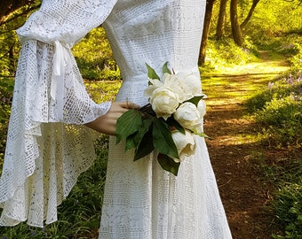 Gorgeous Vintage 1970s Romantic White Broderie Anglaise Lace