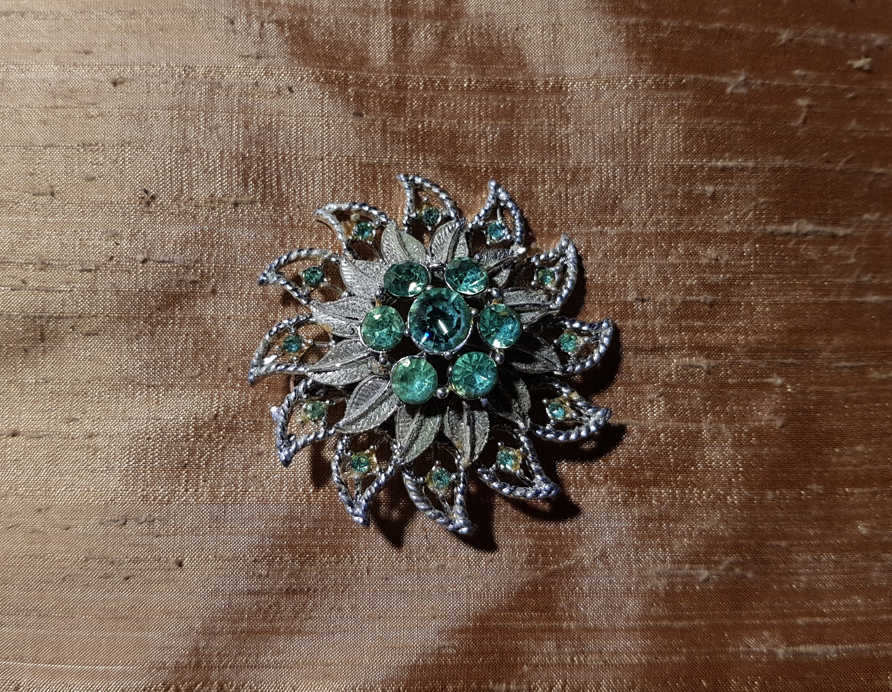 Vintage Brooch: Lovely Vintage 1960s Silver Tone Green and