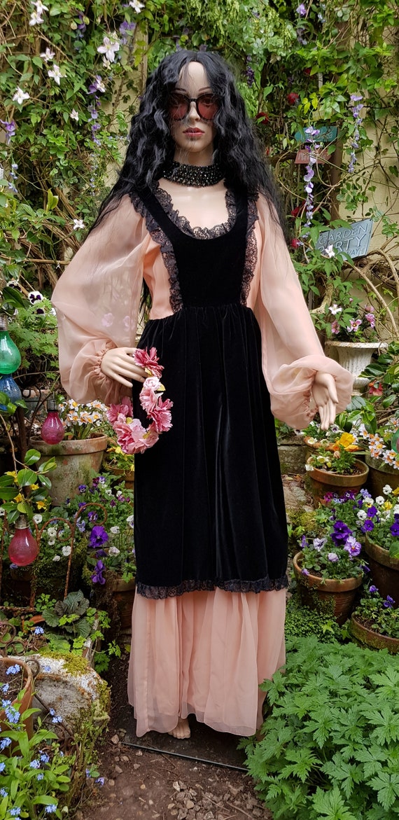 Beautiful Vintage Early 1970s Quad Chiffon and Vel