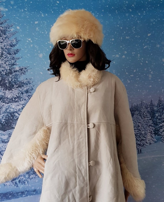 Vintage Hat: Gorgeous Vintage 1970s Cream Sheepskin Hat - Etsy display picture 2