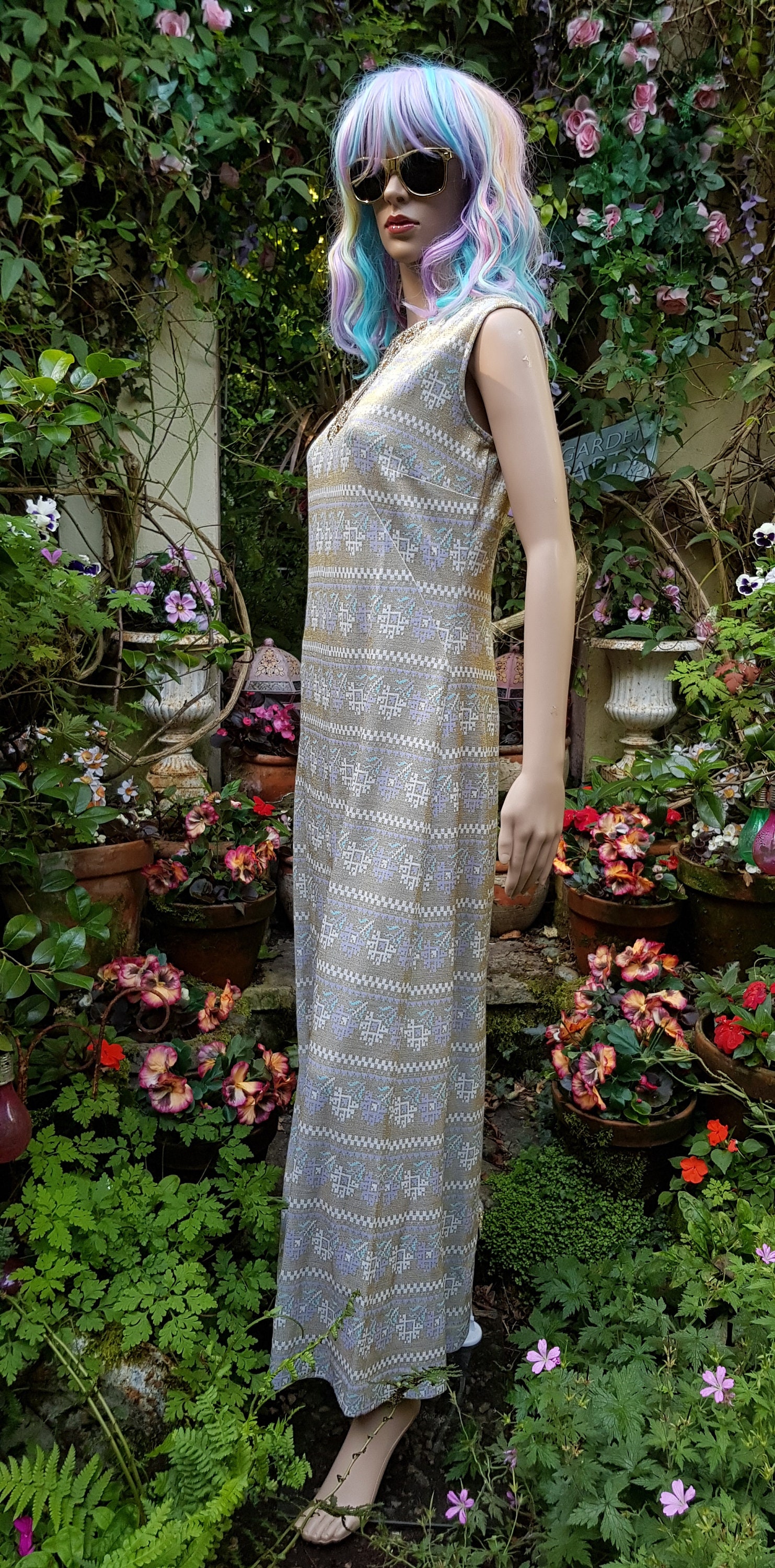 60s 50s ヨーロッパ ウールベスト ワンピース 刺繍 ユーロ 柄 G630 UK 12 (US 8) Lovely Vintage 1960s Lurex Pale Gold, Cream