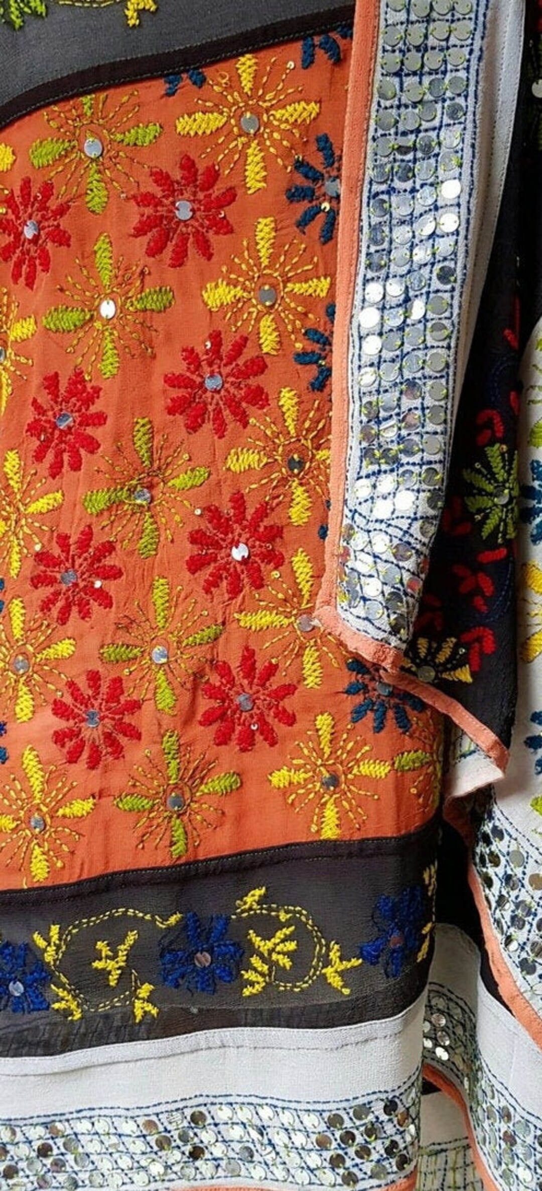 Vintage Shawl: Outstanding Vintage Orange Black and White