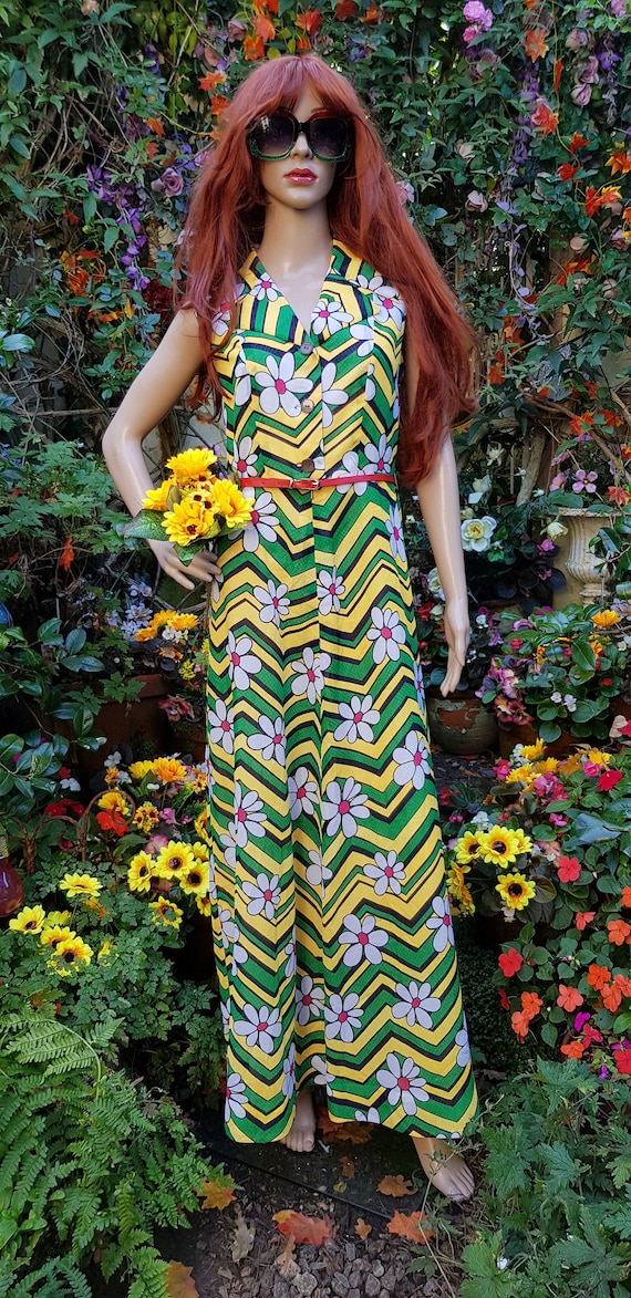 Gorgeous Vintage 1970s Dagger Collar Psychedelic Y