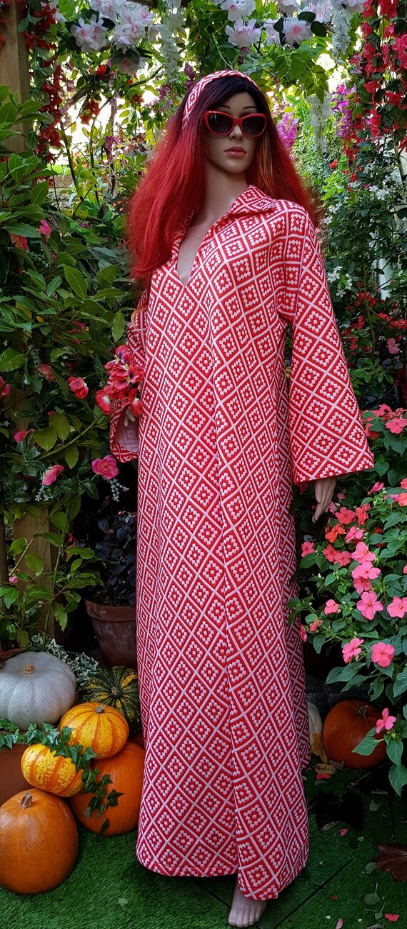 Plus Size Stunning Vintage 1970s Red & White Long… - image 2