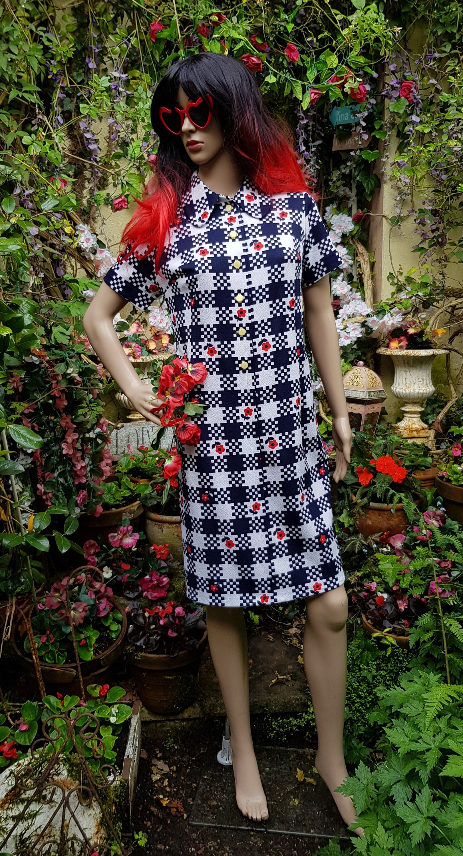 UK 12/14 (US 8/10) Super Cute Vintage 1960s / 1970s Navy
