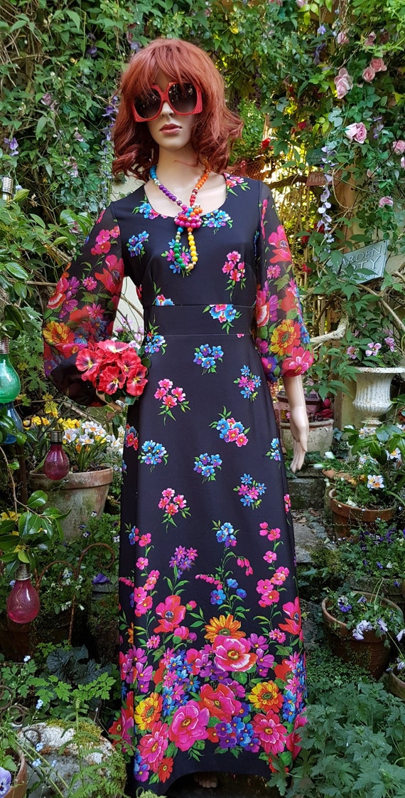 UK 8/10 (US 4/6) Stunning Vintage 1970's Vibrant Black and Multicolour Floral Flower Power Maxi Dress