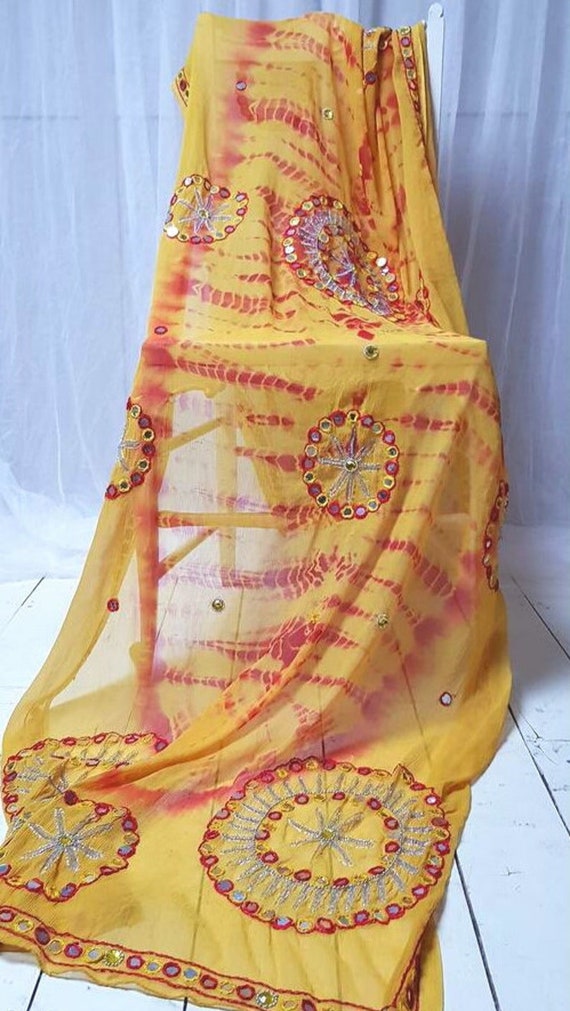 Vintage Shawl: Beautiful Vintage 1970s Yellow and… - image 9