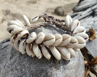 Chunky Cowrie Shell Bracelet