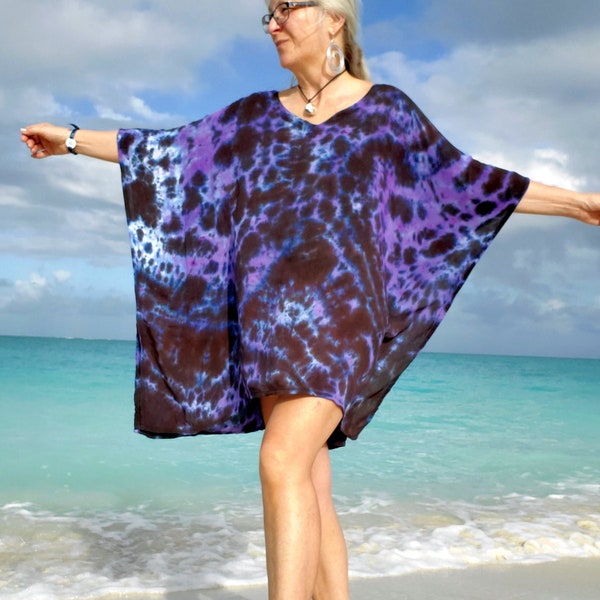 Plus Size Tie Dye Poncho in Purple-Black