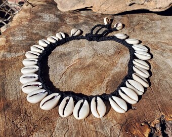 Simple COWRIE Shell Choker