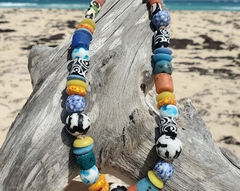 Collar grueso de cuentas de vidrio africanas