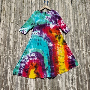 colorful tie dye midi dress with 3/4 sleeves, flowy style