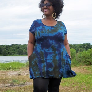 Cute A-Line Tunic with Pockets in PEACOCK Tie Dye image 1